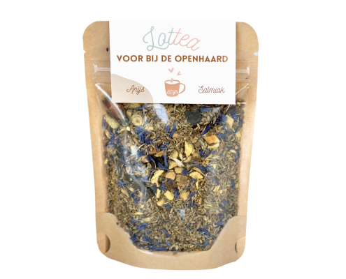 Losse thee in een stazak van met merk Lottea. Deze theesmaak heet voor bij de openhaard thee en is anijsthee met zoethout thee