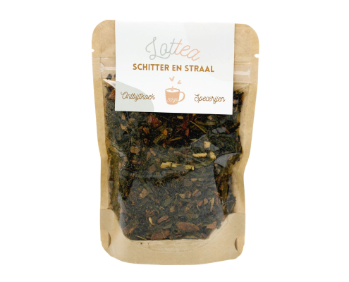 Losse thee in een stazak van het merk Lottea. De thee heet schitter en straal thee en is een zwarte feest thee met ontbijtkoek en specerijen.